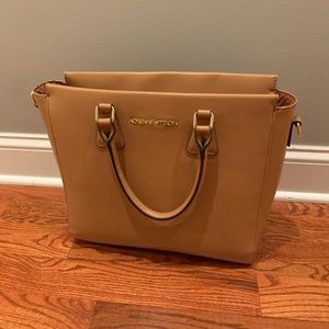 Sturdy spacious tan Computer bag